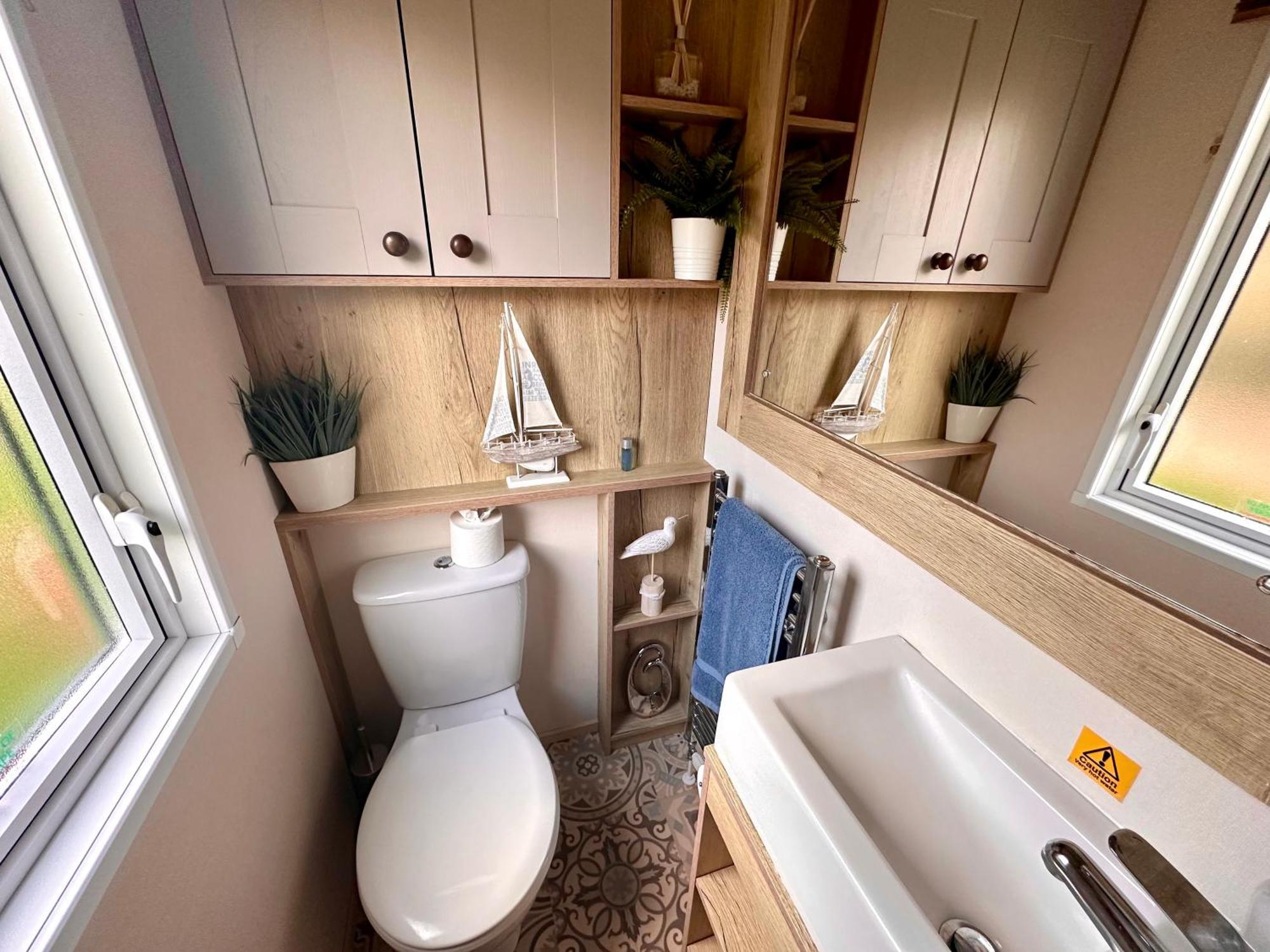 The Boat House, Hot Tub Lodge South Cerney Exterior photo